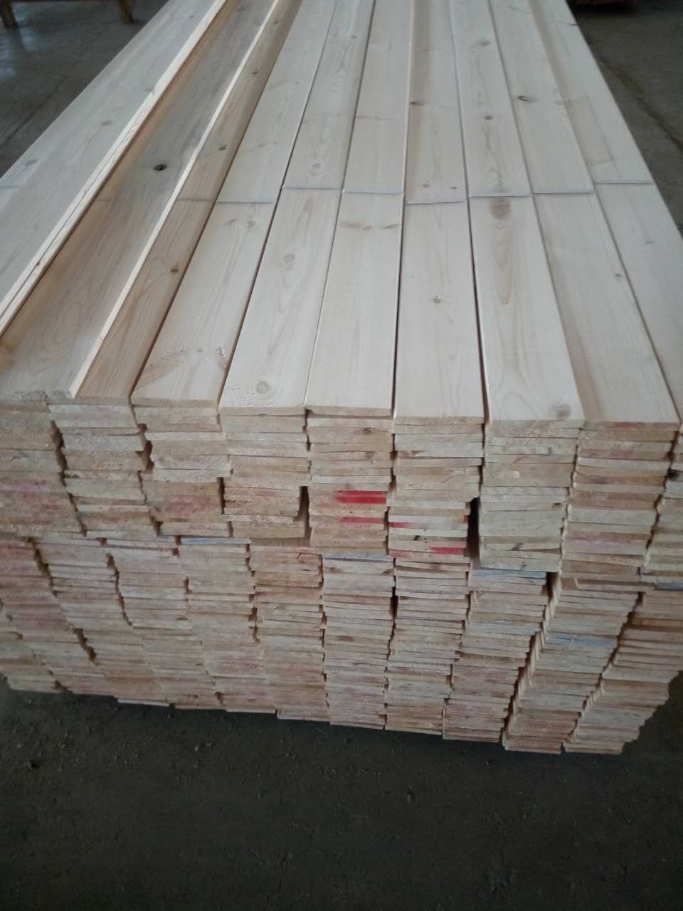 俄罗斯樟子松板材、建筑木方、木龙
