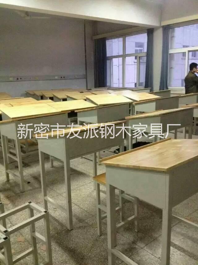 河南新密加工双人课桌椅友派家俱特价批发