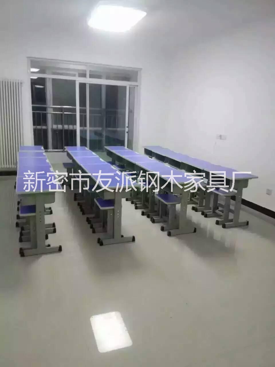 河南新密加工双人课桌椅友派家俱特价批发