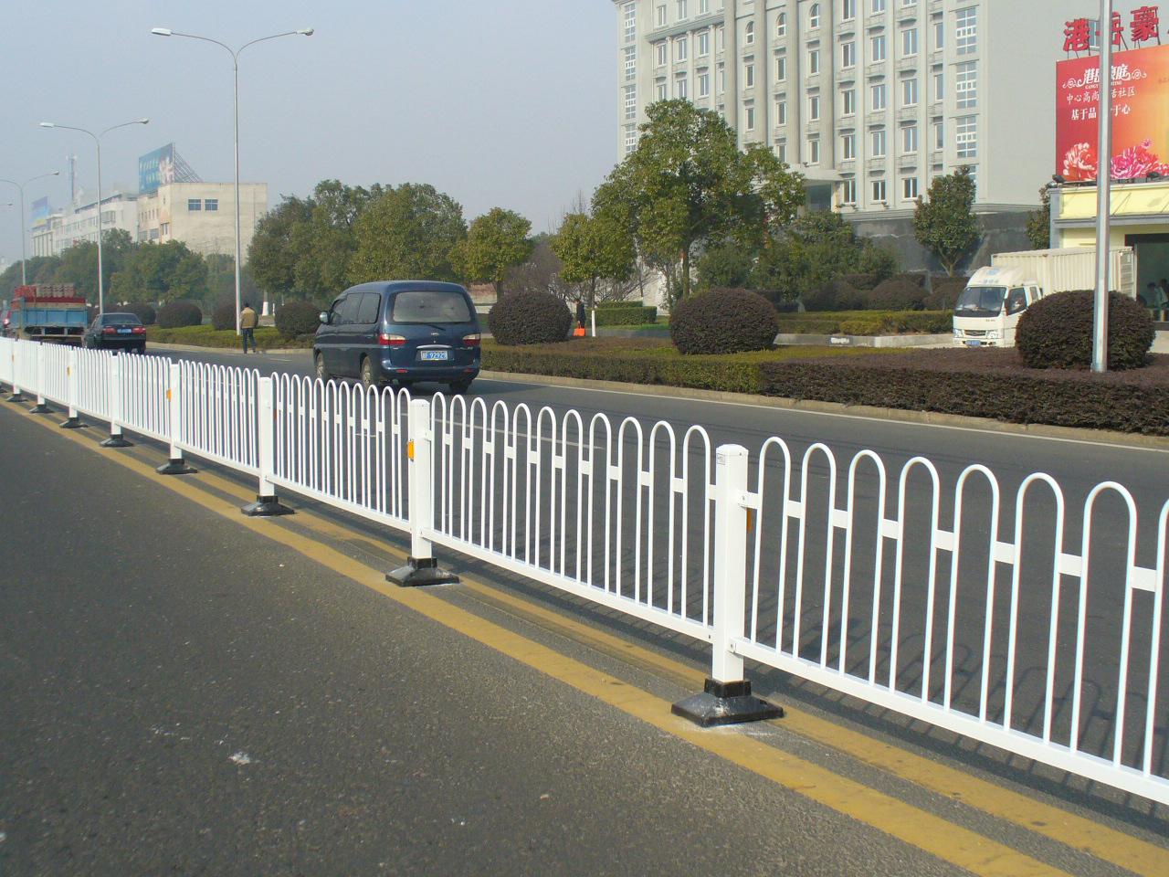 路中央m型京式护栏