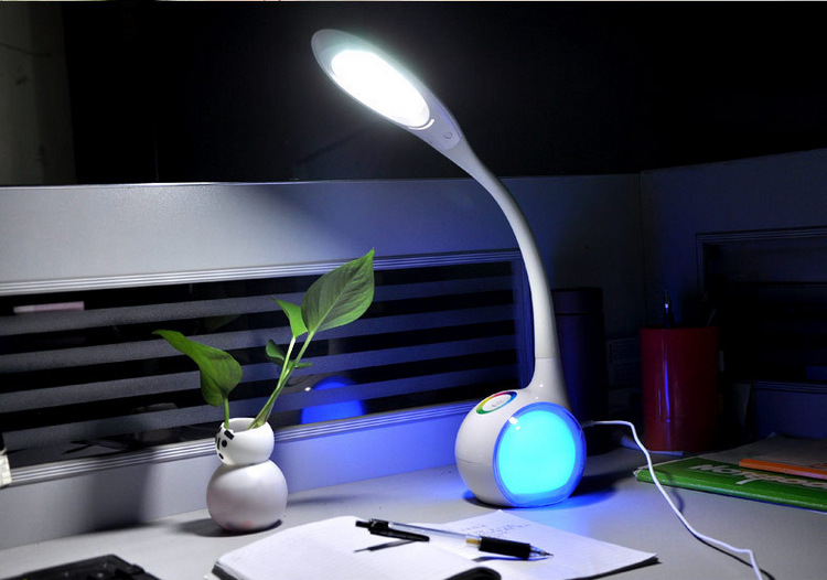七彩渐变氛围台灯厂家直销LED创意台灯自动变色触摸调光充电护眼台灯图片