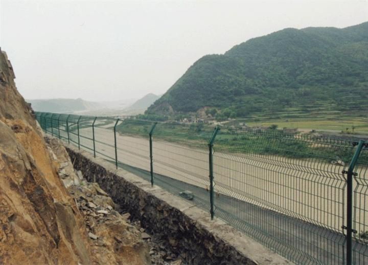 圈山养殖围栏 焊接围网 3米一套护栏 养殖围栏 双边丝围栏网现货规格齐全