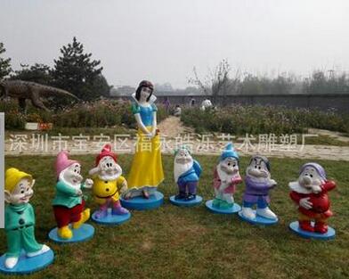 浩泺工厂直销 玻璃钢白雪公主和七个小矮人卡通人雕塑摆件 卡通人物雕塑摆件