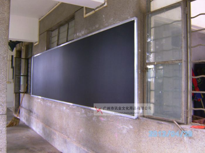 教室磁性大黑板学校用粉笔写字黑板绿板珠三角包送货安装，欢迎来电咨询图片