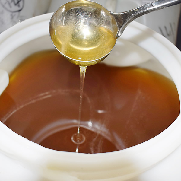 天蜂奇荆条蜂蜜原料批发及代加工，500公斤起批发。价格区间13000-19000/吨，电话议价。