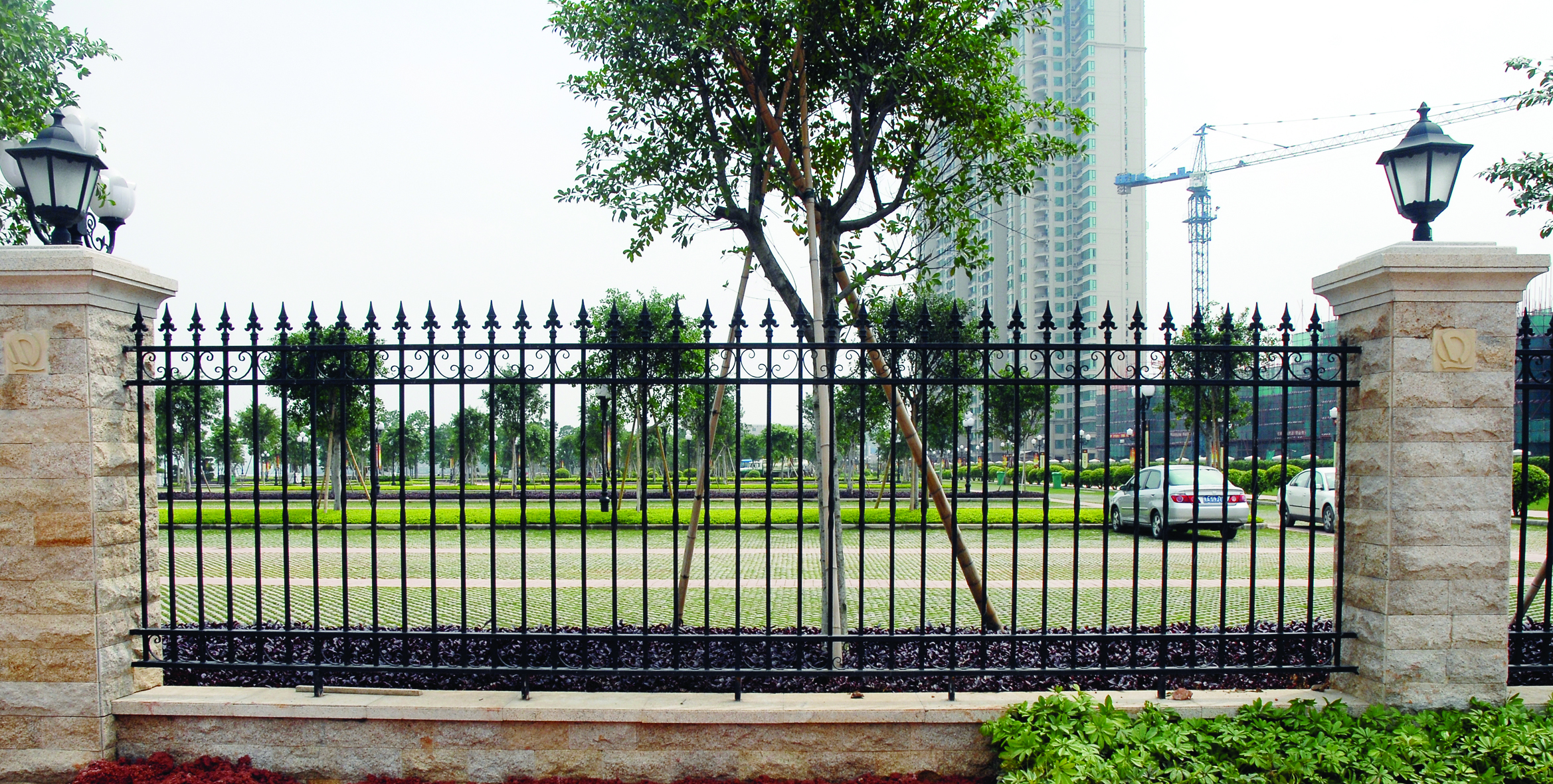 铁艺外围栏护栏欧式铁艺栏杆手工锻造欧式铁艺外围栏图片
