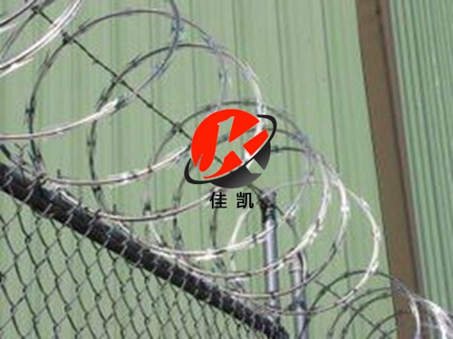 刀片刺网护栏网强度与安全防御性能较强的防护网-佳凯图片