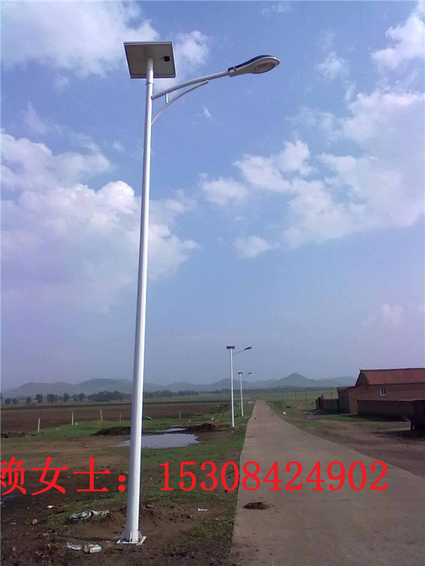 湖南岳阳地区太阳能路灯厂家直销 湖南6米7米LED价格表 湖南LED路灯图片