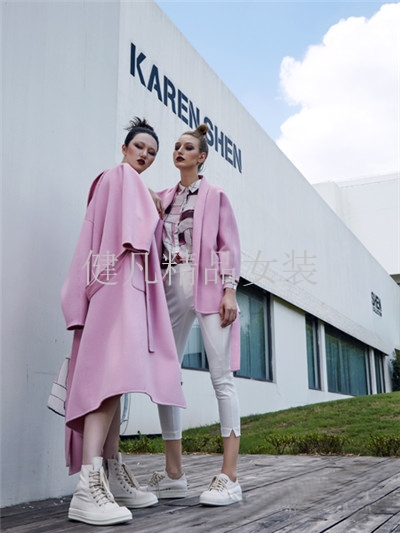 上海高端品牌凯伦诗羽绒服大衣商场品牌女装店的拿货一手渠道图片