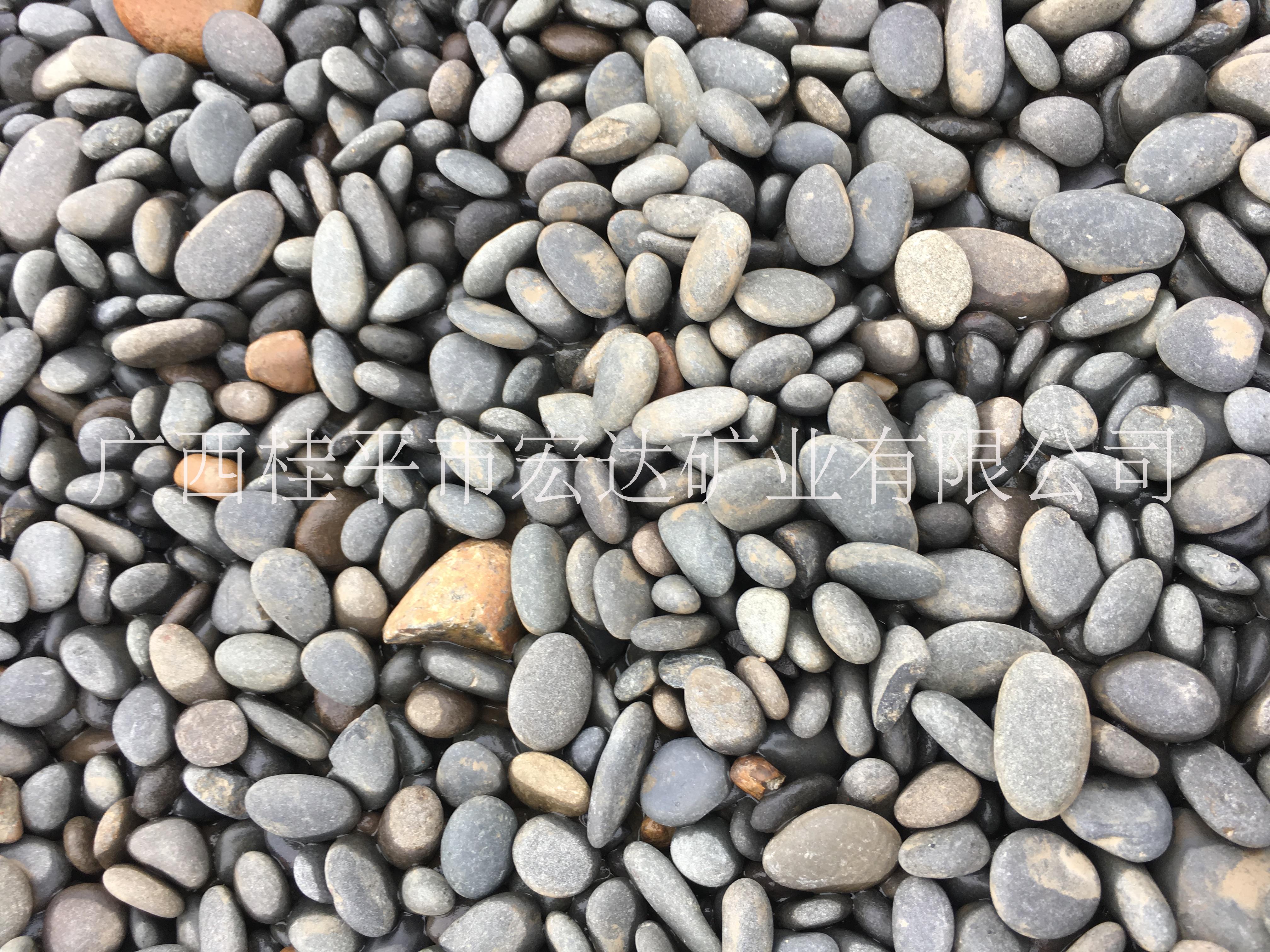 贵港市天然鹅卵石厂家广西天然鹅卵石　建筑石　园林石　美化石　工程石　黄石