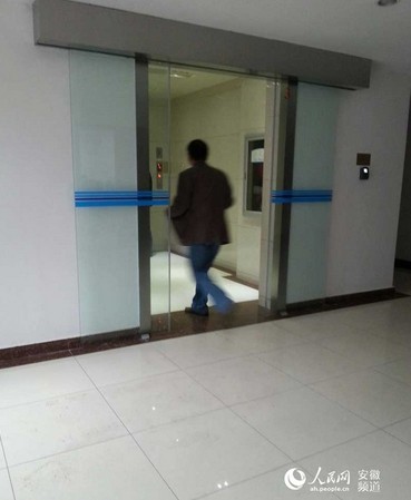 深圳自动感应玻璃门维修维护上门服务