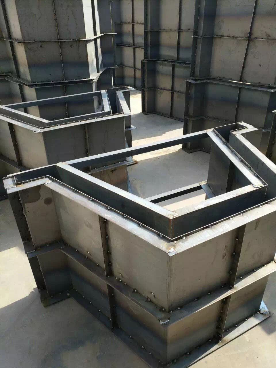 新型太原水利流水槽钢模具、急流槽