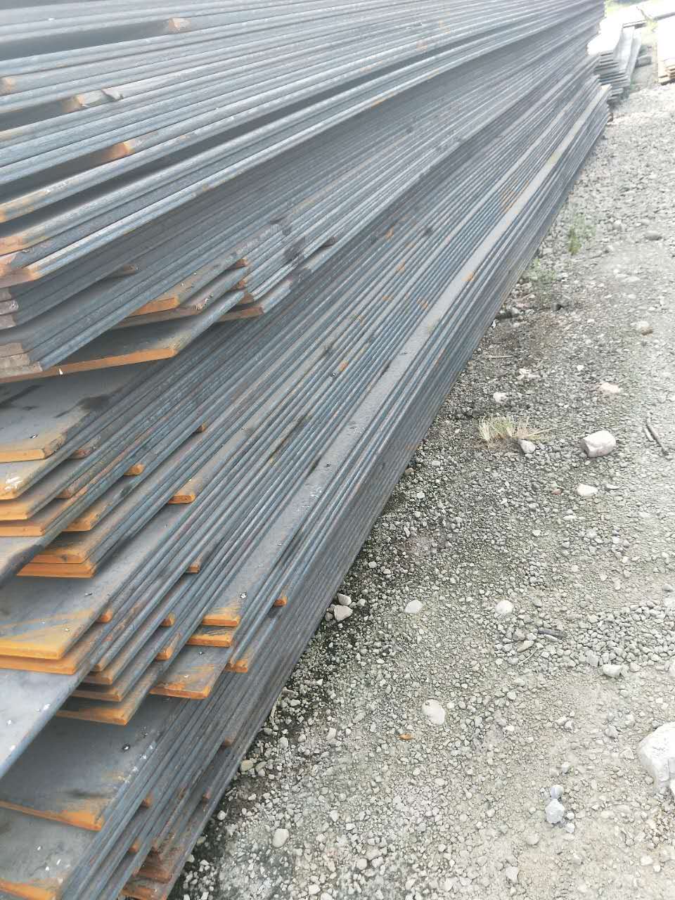 钢板，铁板， 钢板，铁板，型号规格全，库存量大，质量保证！ 钢板，铁板，型号规格全，价格合理