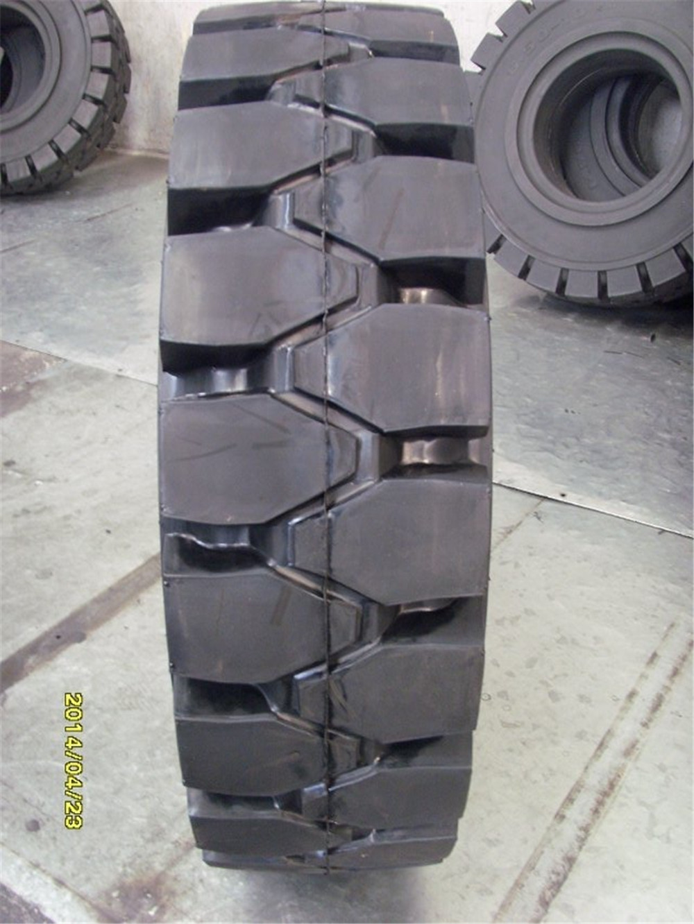 厂家供应叉车实心轮胎6.00-9工业车辆轮胎600-9图片
