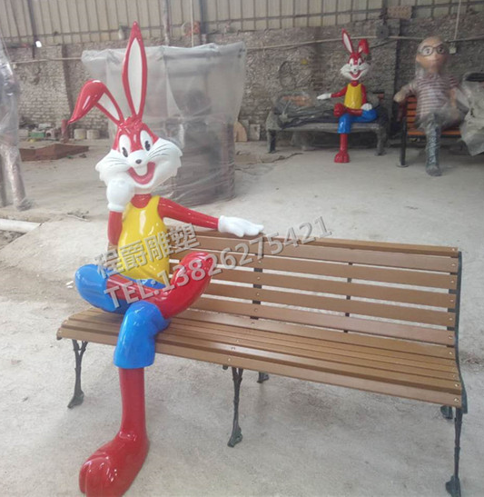 供应玻璃钢卡通兔八哥座凳雕塑 商场休闲水果凳雕塑定制图片