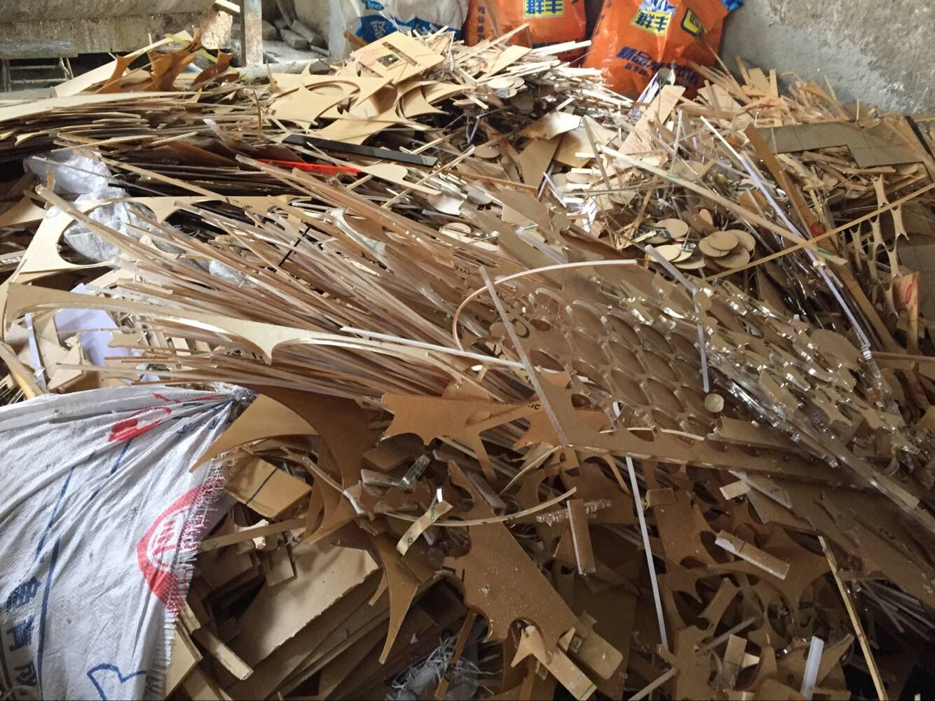 深圳专业回收亚克力高价回收废亚克回收亚克力废料回收公司图片