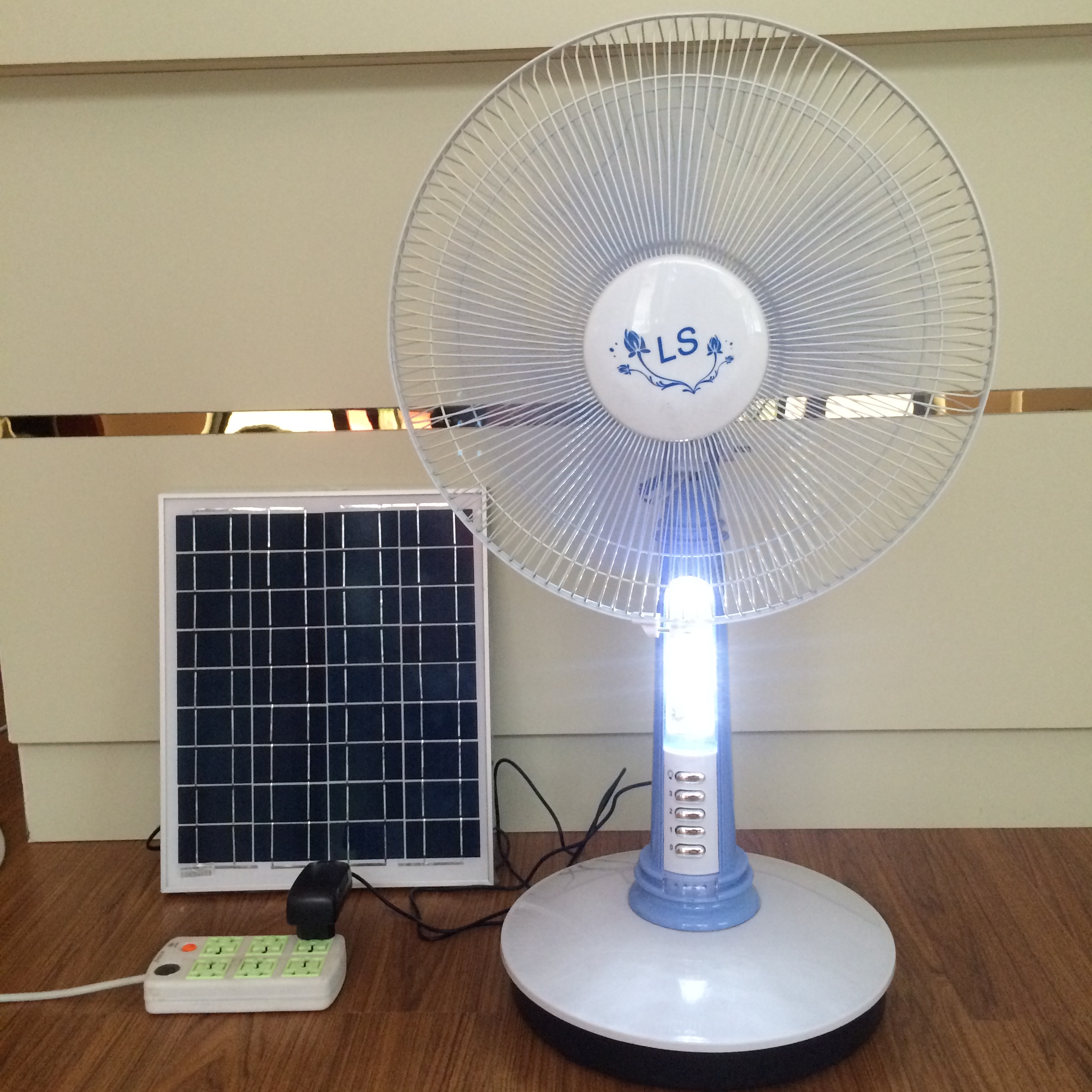 16寸太阳能灯电扇学生台式带LED灯摇头家用12V可充电风扇太阳能充电台扇图片