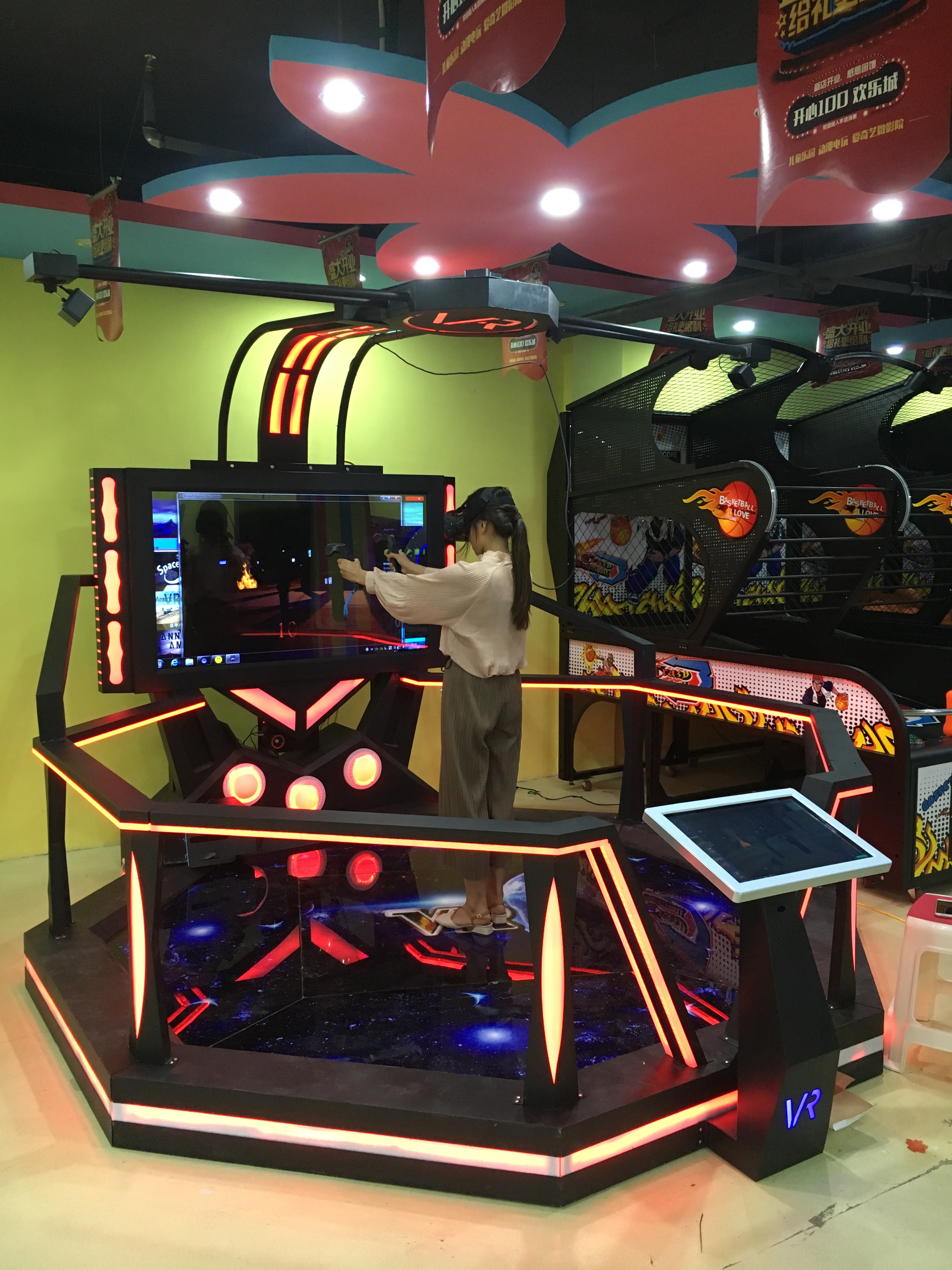 广州市VR体验9DVR虚拟现实HTC厂家VR探索VR行走空间富华科技VR主题乐园 VR体验9DVR虚拟现实体验馆 VR体验9DVR虚拟现实HTC