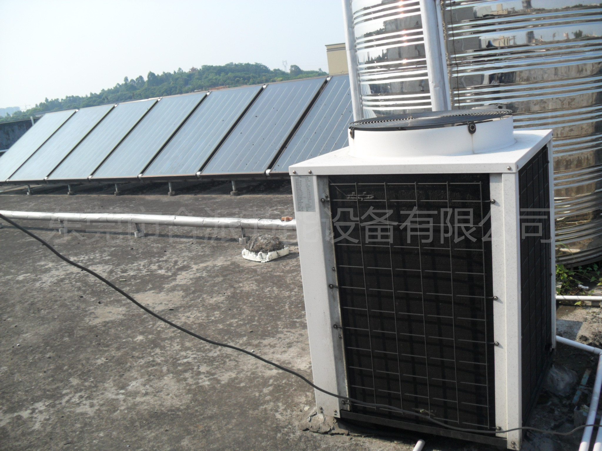 太阳能空气能热水器工程大型太阳能空气能热水器工程,太阳能空气能热水器