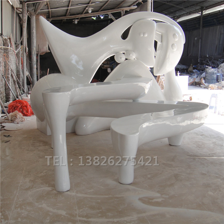 厂家供应 玻璃钢抽象凳雕塑 异形抽象凳摆设图片