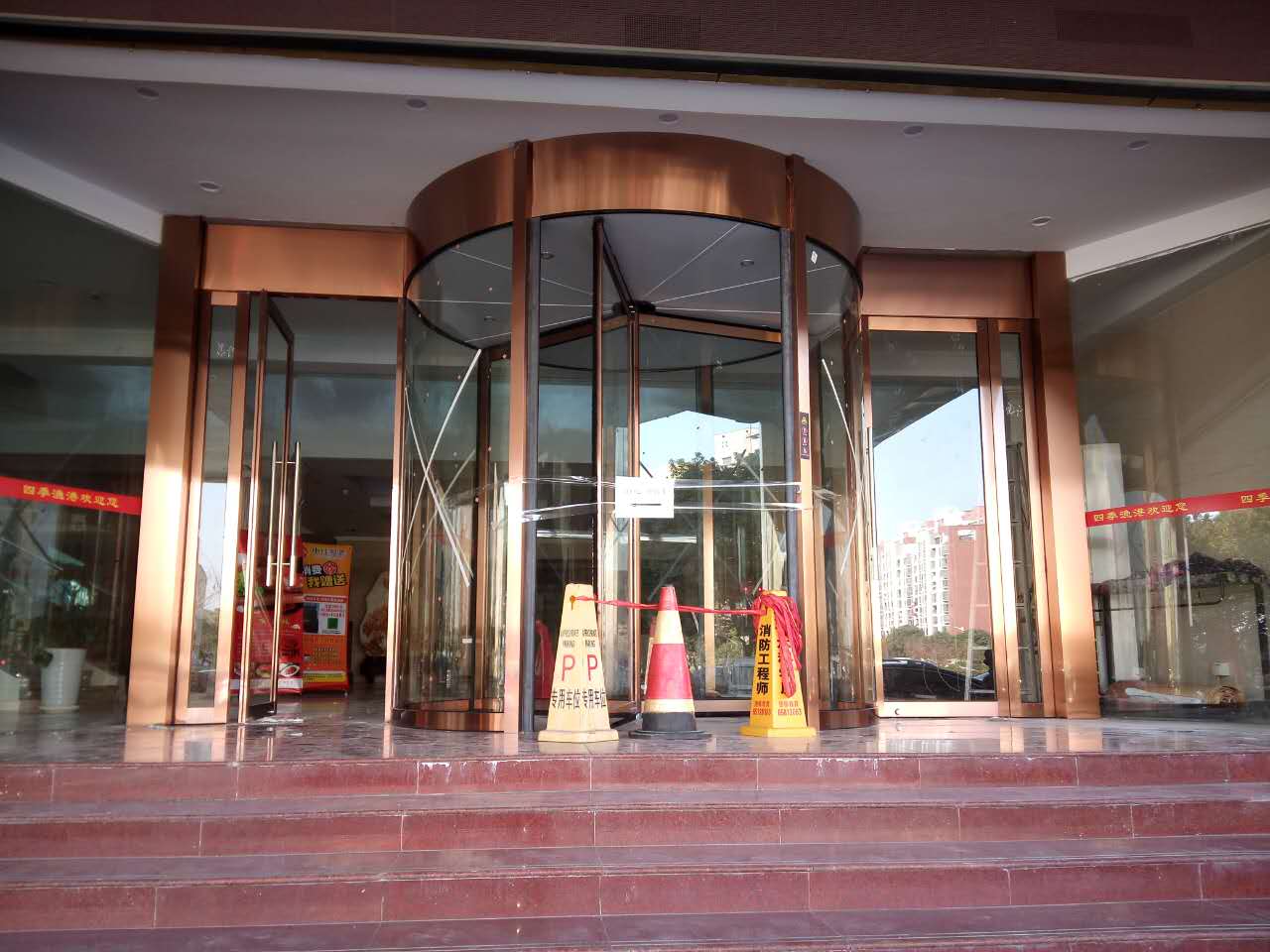 上海不锈钢旋转门三翼手推旋转门酒店旋转门图片