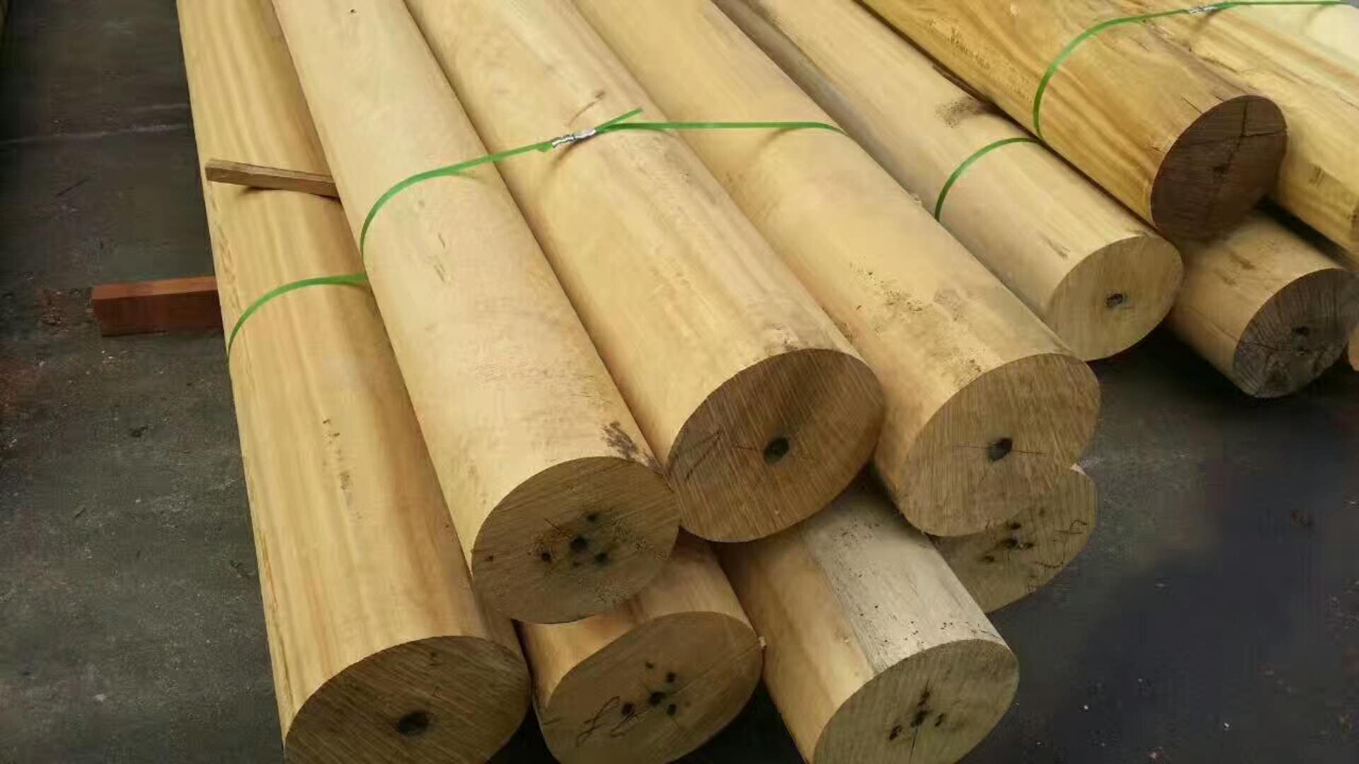 龙骨地板碳化木龙骨地板碳化木批发批发龙骨地板碳化木价格图片