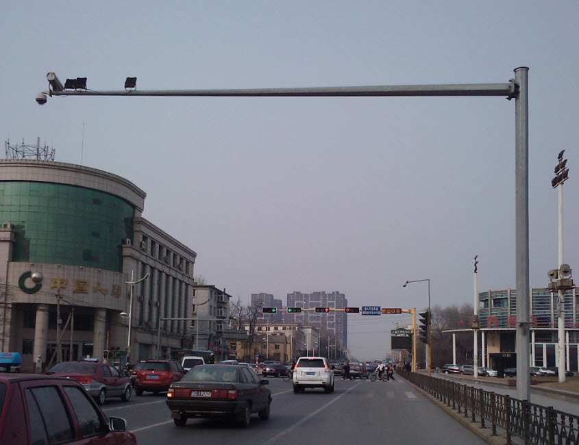 鞍山工厂供应沈阳交通信号灯杆、电子警察监控杆、交通标志牌杆