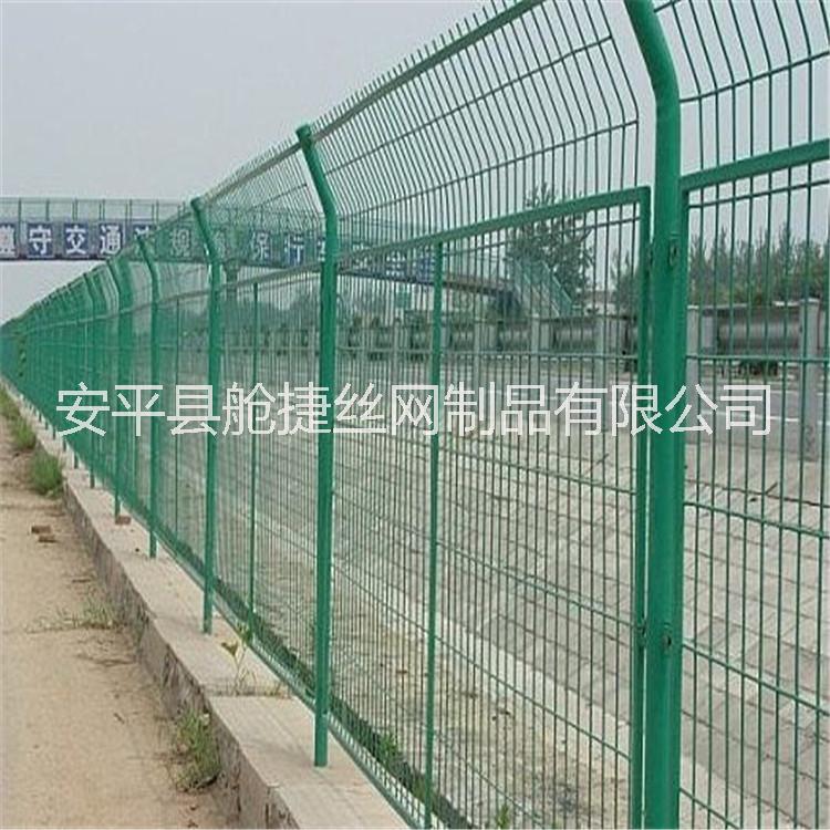 厂家供应高速公路护栏网，框架隔离网，PVC铁丝焊接网护栏
