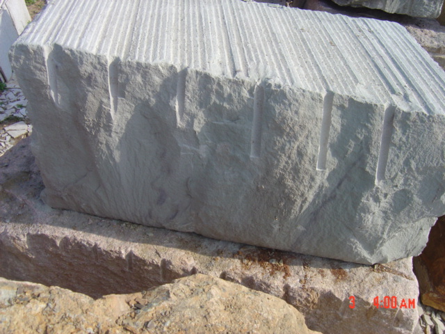 供应天然山东绿砂岩自然面板材 硬度高 产量大 供应天然优质山东绿砂岩板材