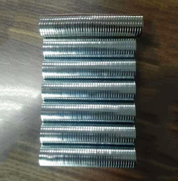 厂家现货 钕铁硼圆形强力磁铁片 工业用五金材料吸铁石可定制