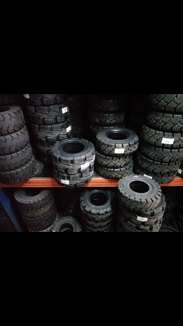 黑胶实心轮胎、黑胶实心轮胎厂家、黑胶实心轮胎采购、黑胶实心轮胎价格图片