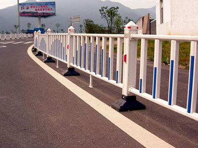 供应 市政护栏 喷塑道路隔离栏
