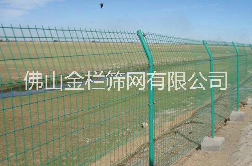 广东双边丝护栏网铁丝防护网道路护栏网圈地护栏网养殖网浸塑护栏网 佛山工厂