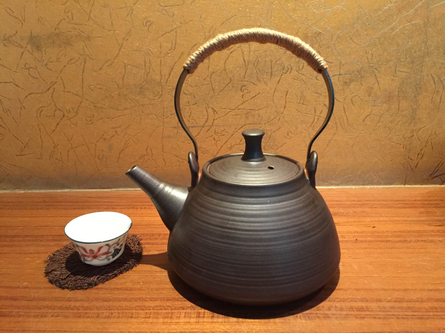 子丘陶坊专业生产耐干烧提梁陶壶能较好的软化水质去除杂味潮制茶艺大量批发图片