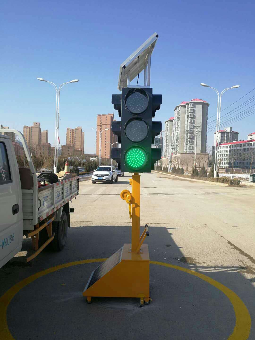300型三灯四面红黄绿信号灯 太阳能移动红绿信号灯 300型多层四面红黄绿信号灯 300型多层四面红黄绿信号灯厂家