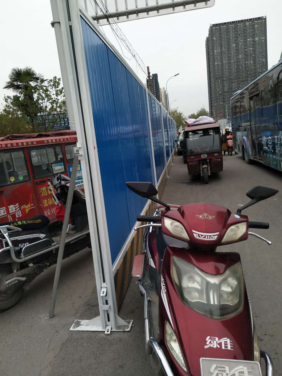 河南郑州厂家现货供应pvc地铁施工围挡 新型市政道路彩钢板围挡
