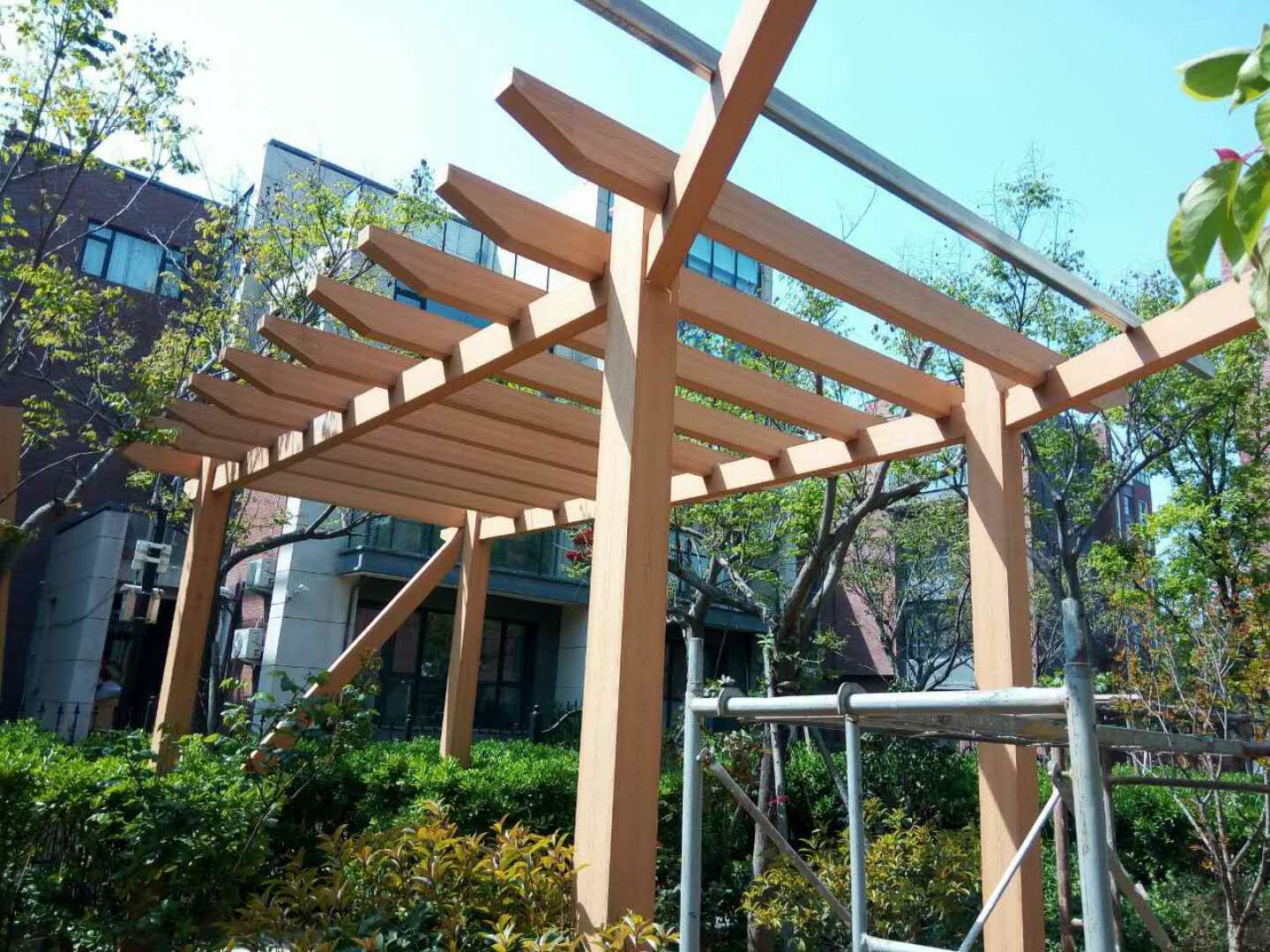 青岛木塑花架生产厂家安装/优质的木塑连廊生产厂家安装