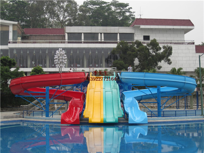 梦航玩具，水上乐园设备玻璃钢彩虹滑道水上游乐设施图片