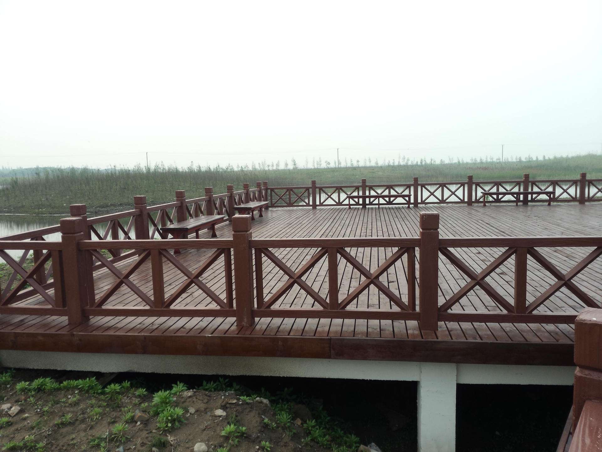 临沂园林水泥仿木河堤景观护栏，河道栏杆，道路花箱