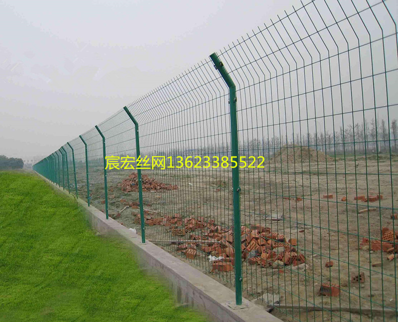 厂家直接供应公路绿色围栏网