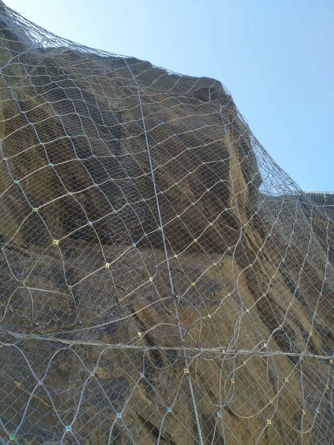 绿色边坡防护网.柔性边坡防护网厂家.高边坡支护网边坡支护网挂网图片