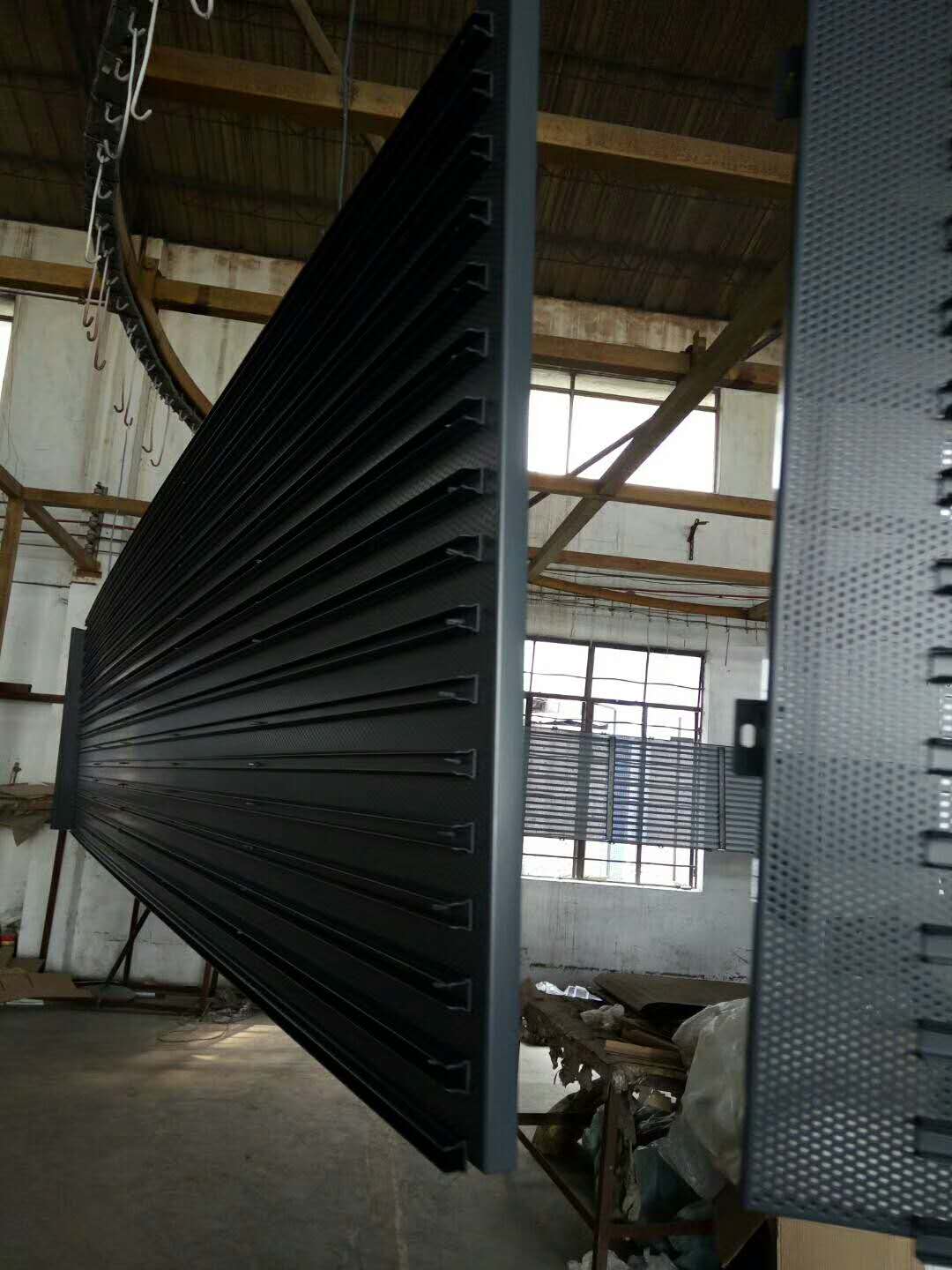 冲孔铝板以铝型材的组合   直排孔铝板   黑色冲孔板