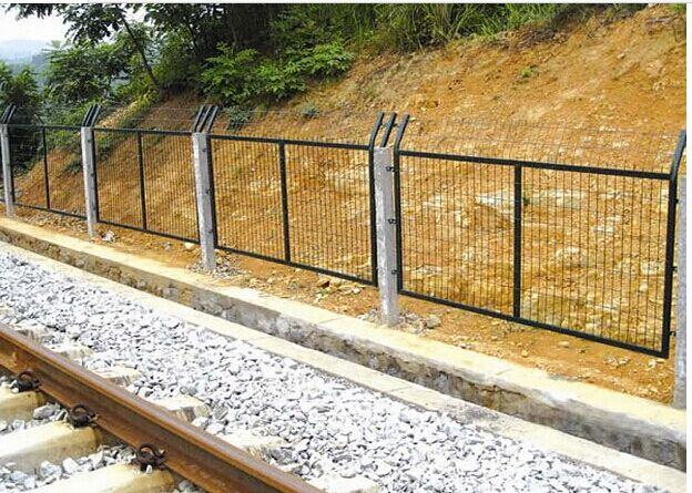 铁路护栏网-铁路隔离栅-铁路护栏网价格-铁路护栏网厂家