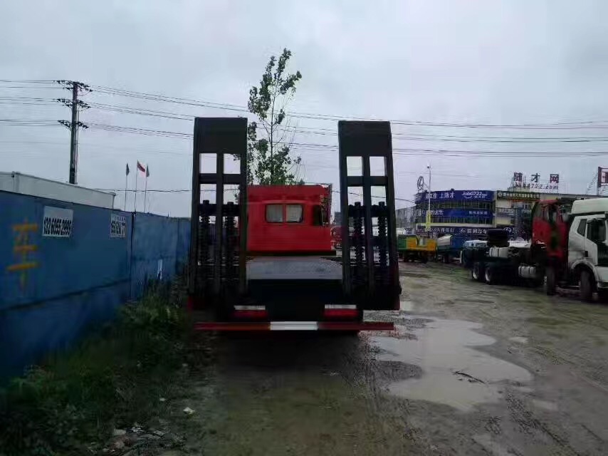 江淮小三轴挖掘机平板拖车价格－前四后八拖车厂家全国销售15377292228