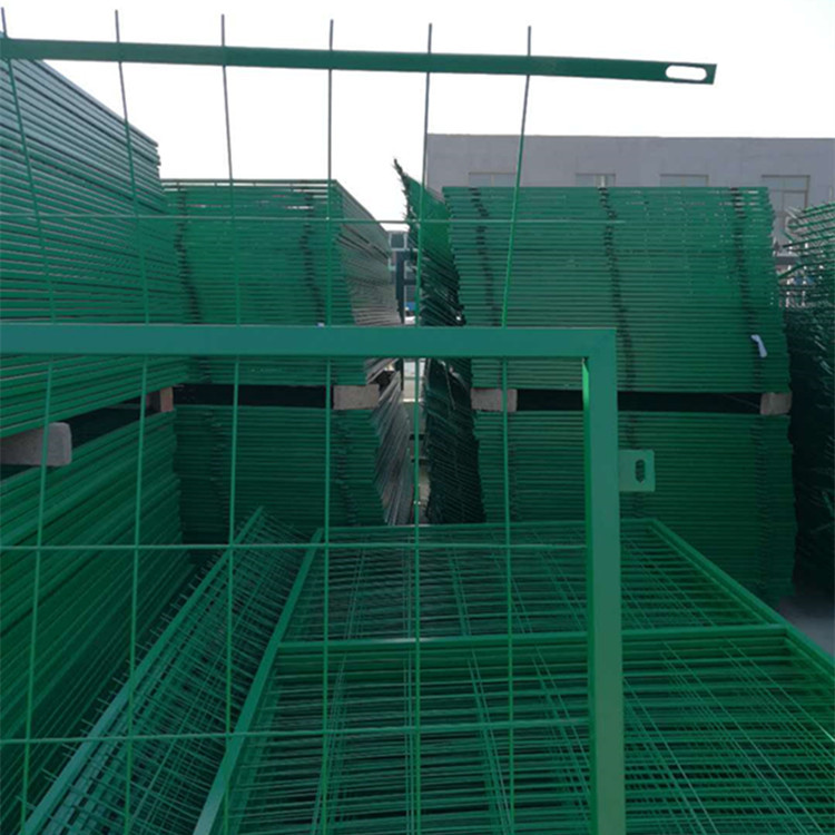 厂家直销优质铁路护栏网 浸塑护栏网 框架护栏网 大量现货供应