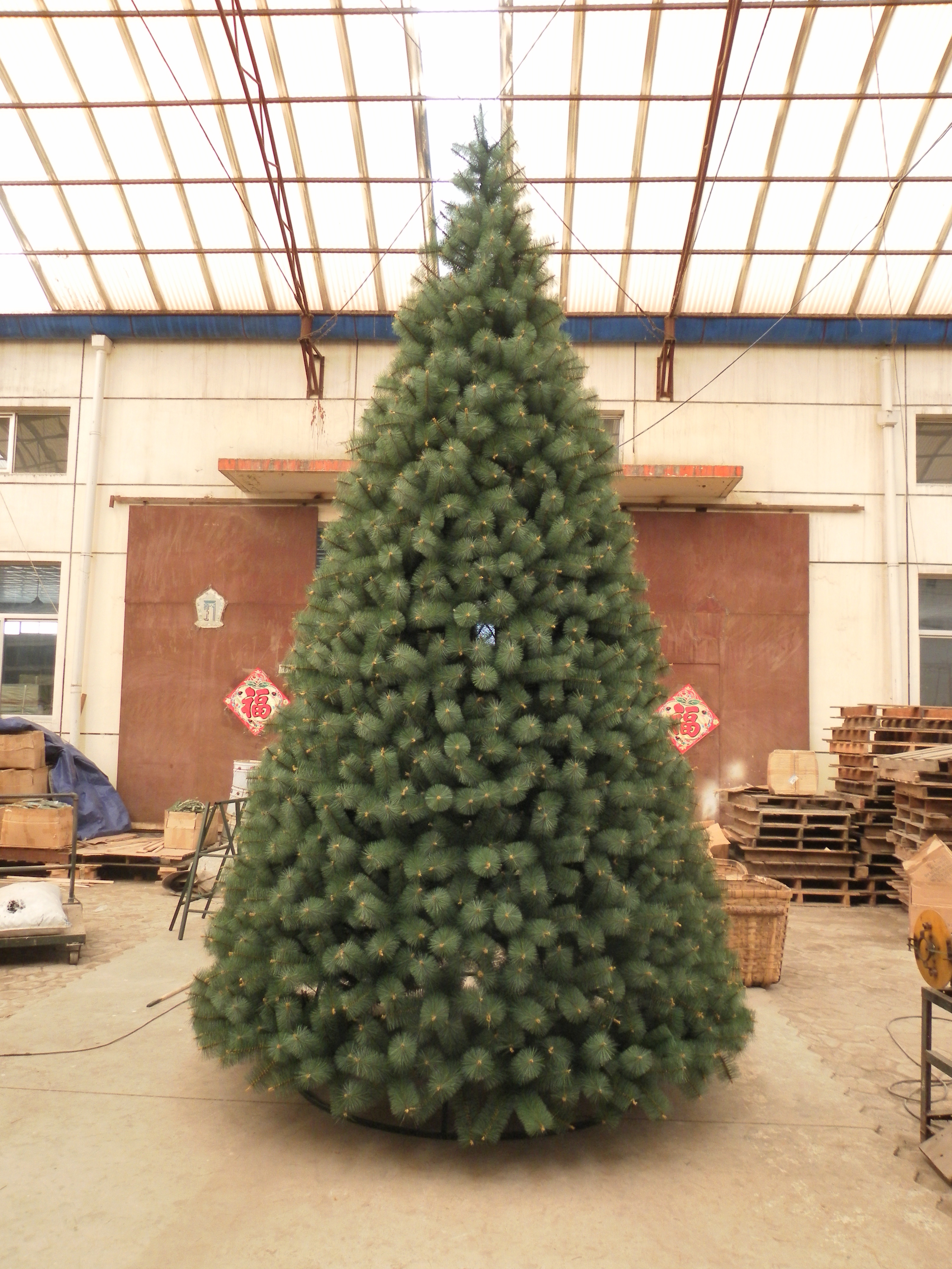 PE PE粘雪花大型圣诞树