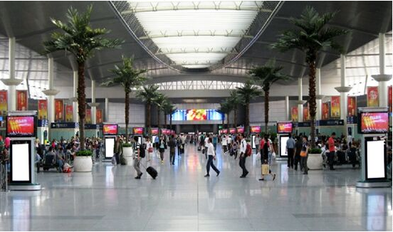 济南火车站LED大屏广告5块联播
