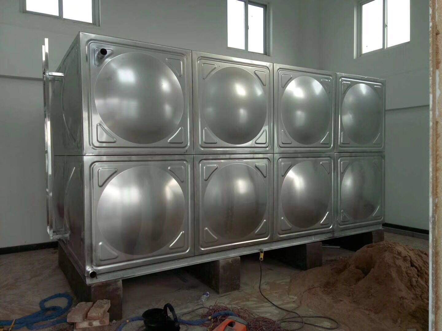 广西梧州不锈钢消防水箱厂家 圆形水箱 卧式水箱价格 立式水箱描述 方形水箱 冷水箱 保温水箱 生活储水箱