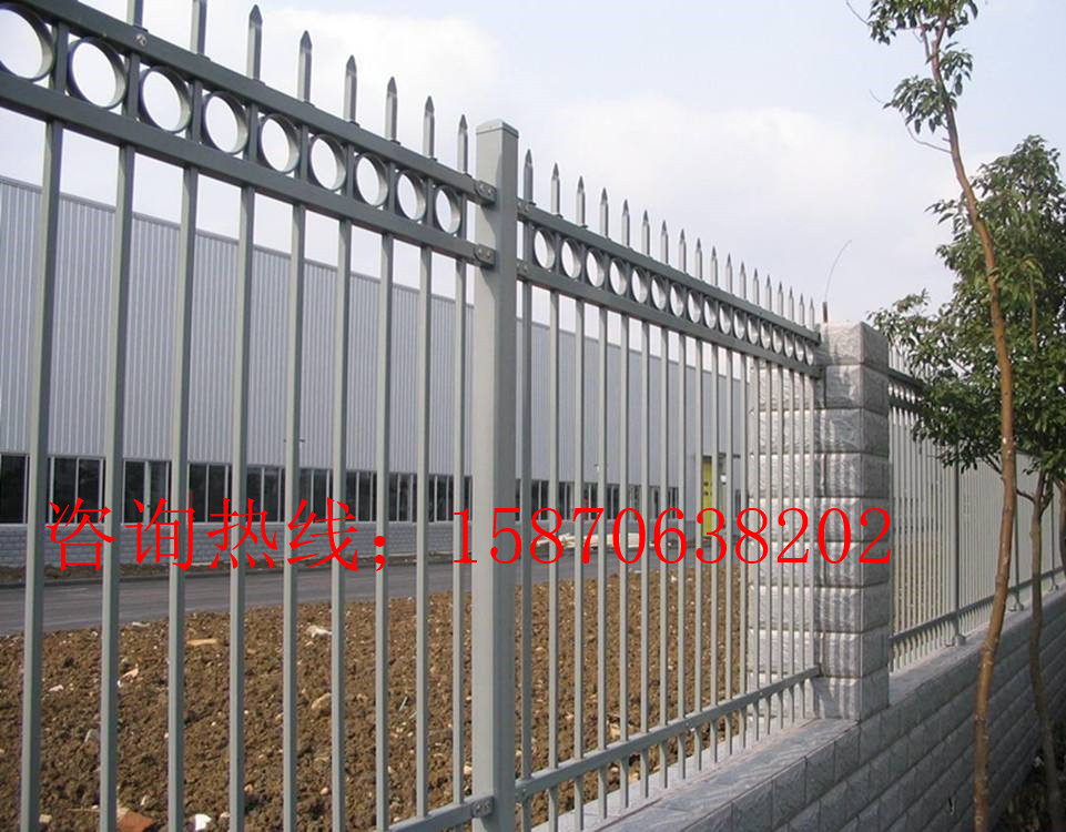 新余厂房围栏护栏样式 镀锌栏杆护栏 锌钢围栏栅栏报价