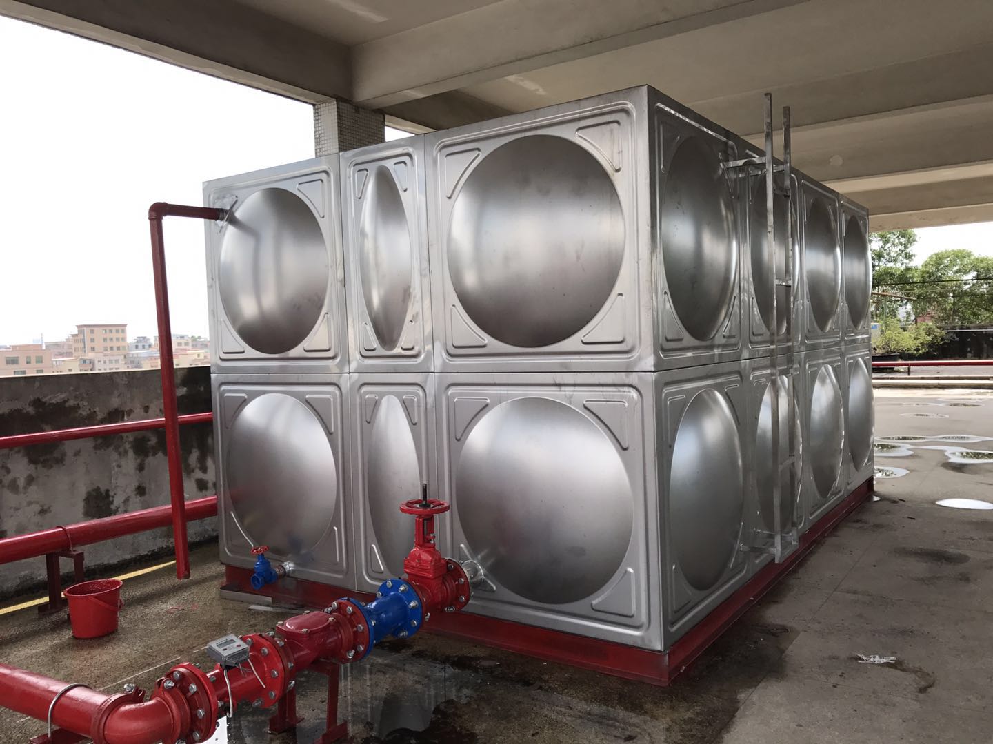 广西钦州组装式方形保温水箱厂家 焊接式方形生活水箱价格 拼接式方形保温水箱描述 不锈钢方形消防水箱价格